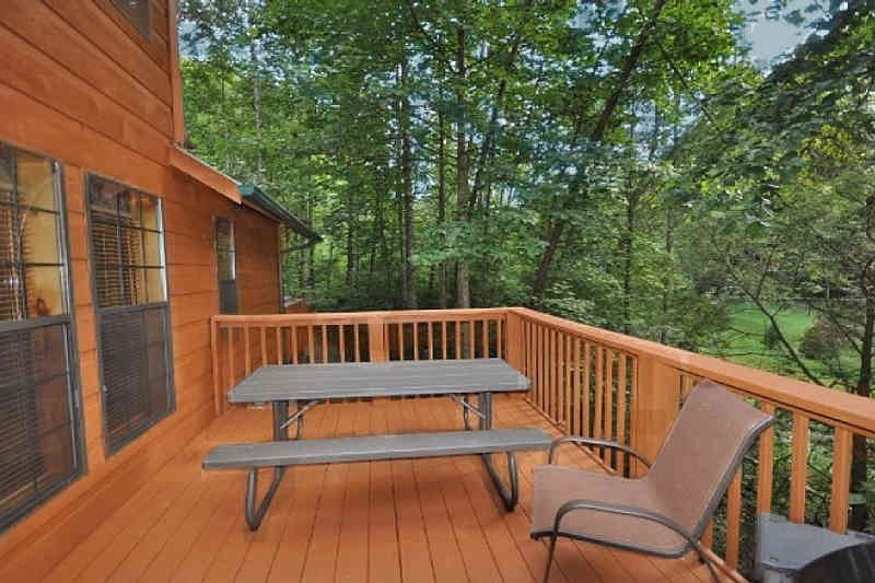 Black Bear Creek Cabin 2 bedroom 2 bathroom/sleeps 6