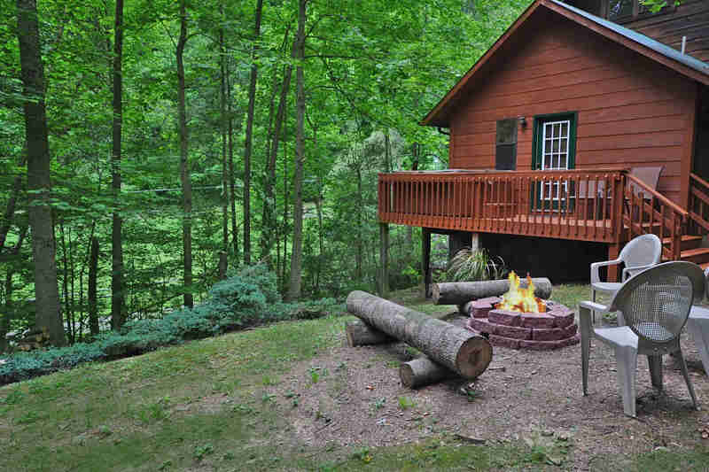 Black Bear Creek Cabin 2 bedroom 2 bathroom/sleeps 6