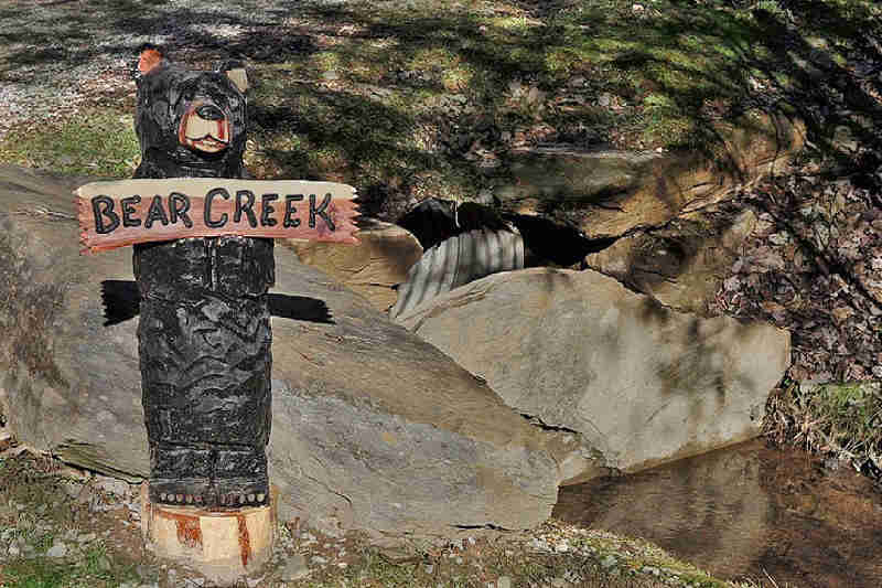 Black Bear Creek Cabin 2 bedroom 2 bathroom/sleeps 6